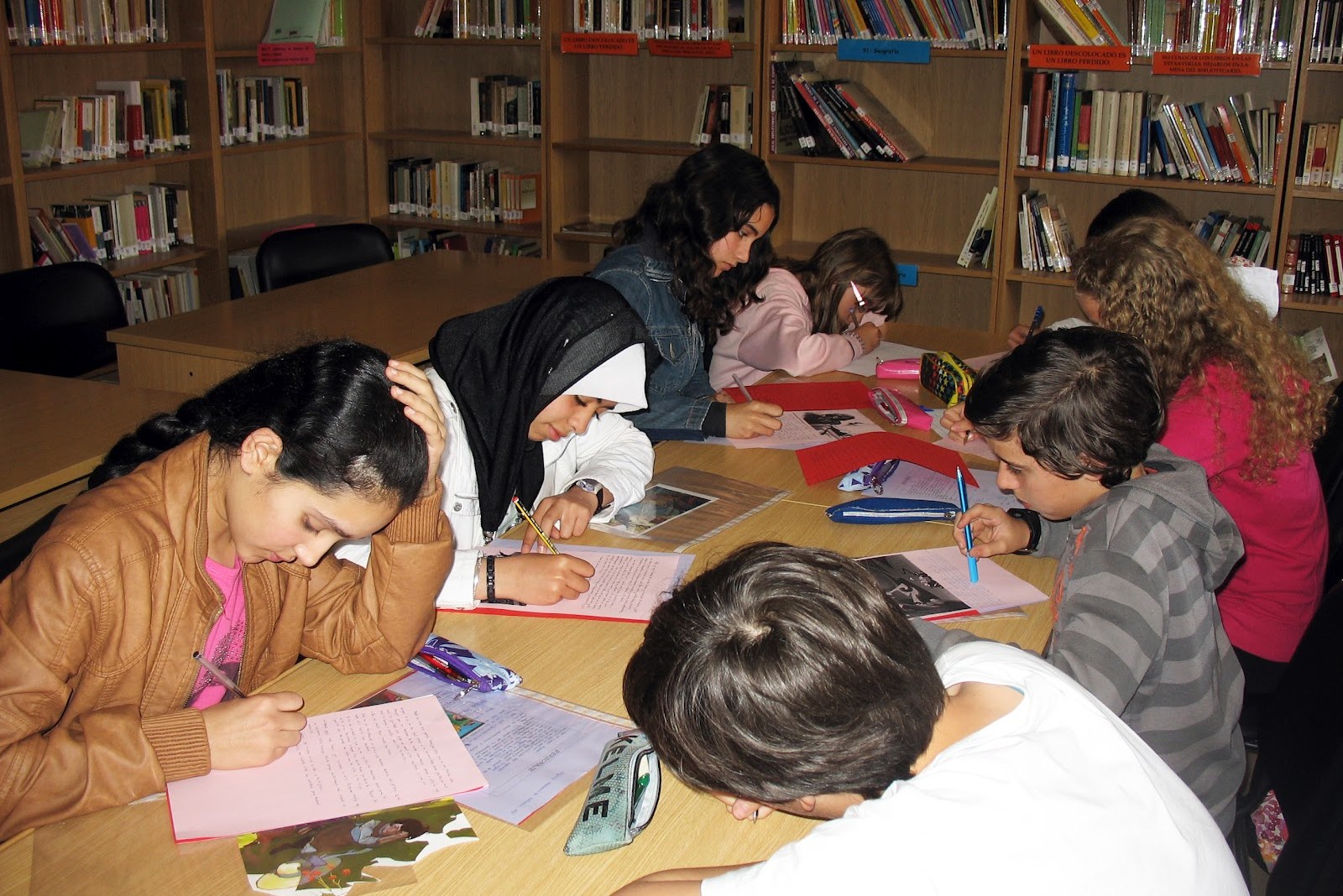 La biblioteca comienza trabajando con los niños, animándolos a amar la lectura